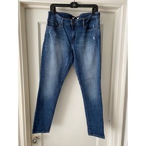 Levi’s 711 Skinny Mid-Rise Jeans
